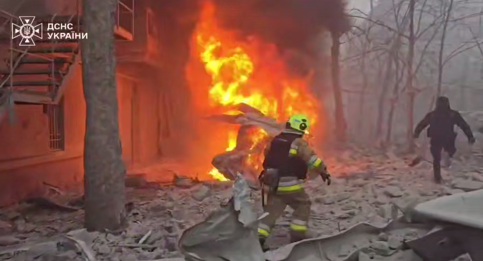 У Харкові під завалами зруйнованого будинку знайдено ще одне тіло У Харкові під завалами зруйнованого будинку знайдено ще одне тіло